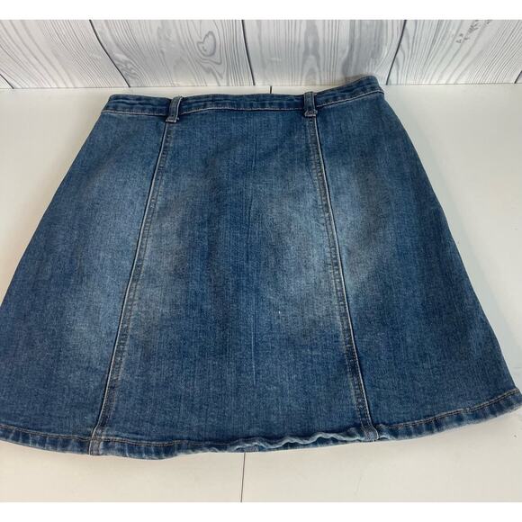 Refuge Womans Blue Denim Faded 6-Front Button Pocket Mini Skirt Size 8 - Picture 5 of 8